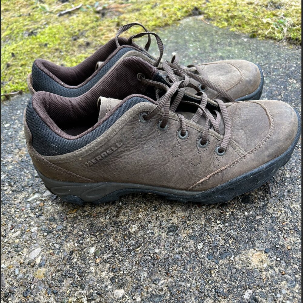 Like New Women's Merrell brown trail shoes sz 7
